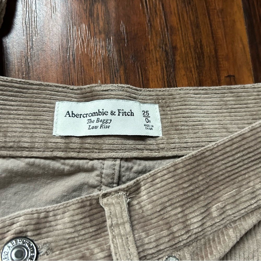 Abercrombie Corduroy Low Rise Loose Jean - Picture 3 of 4